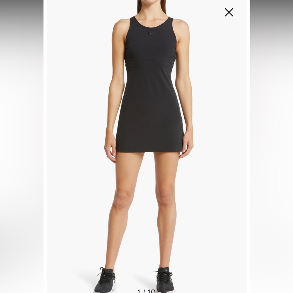 Nike Bliss Luxe Women's Training Dress with Built-In Shorts‎ Size XS Black